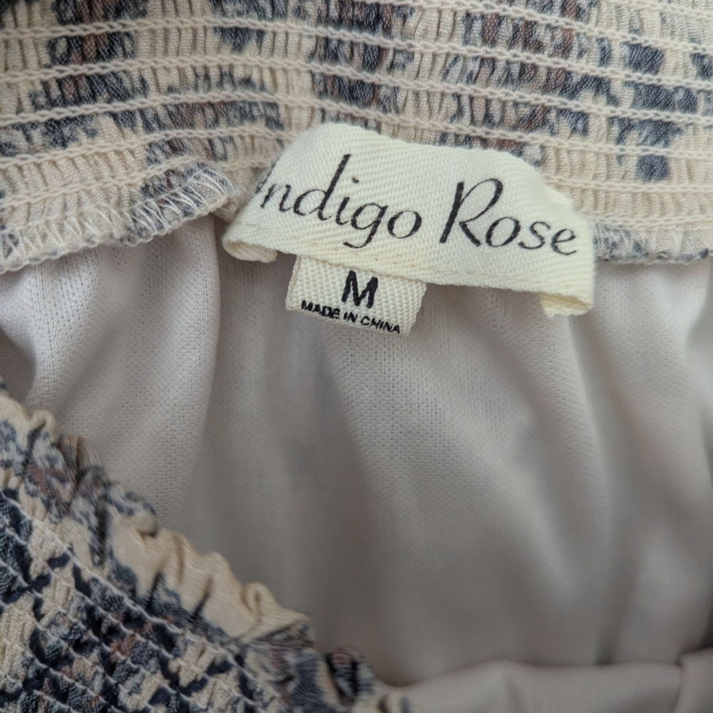 Elegant Paisley Print Smocked Dress - Picture 3 of 4